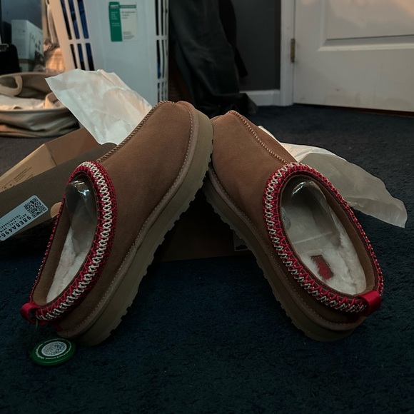 Holiday UGG Chestnut Tasman Regenerate Slippers - Picture 6 of 7